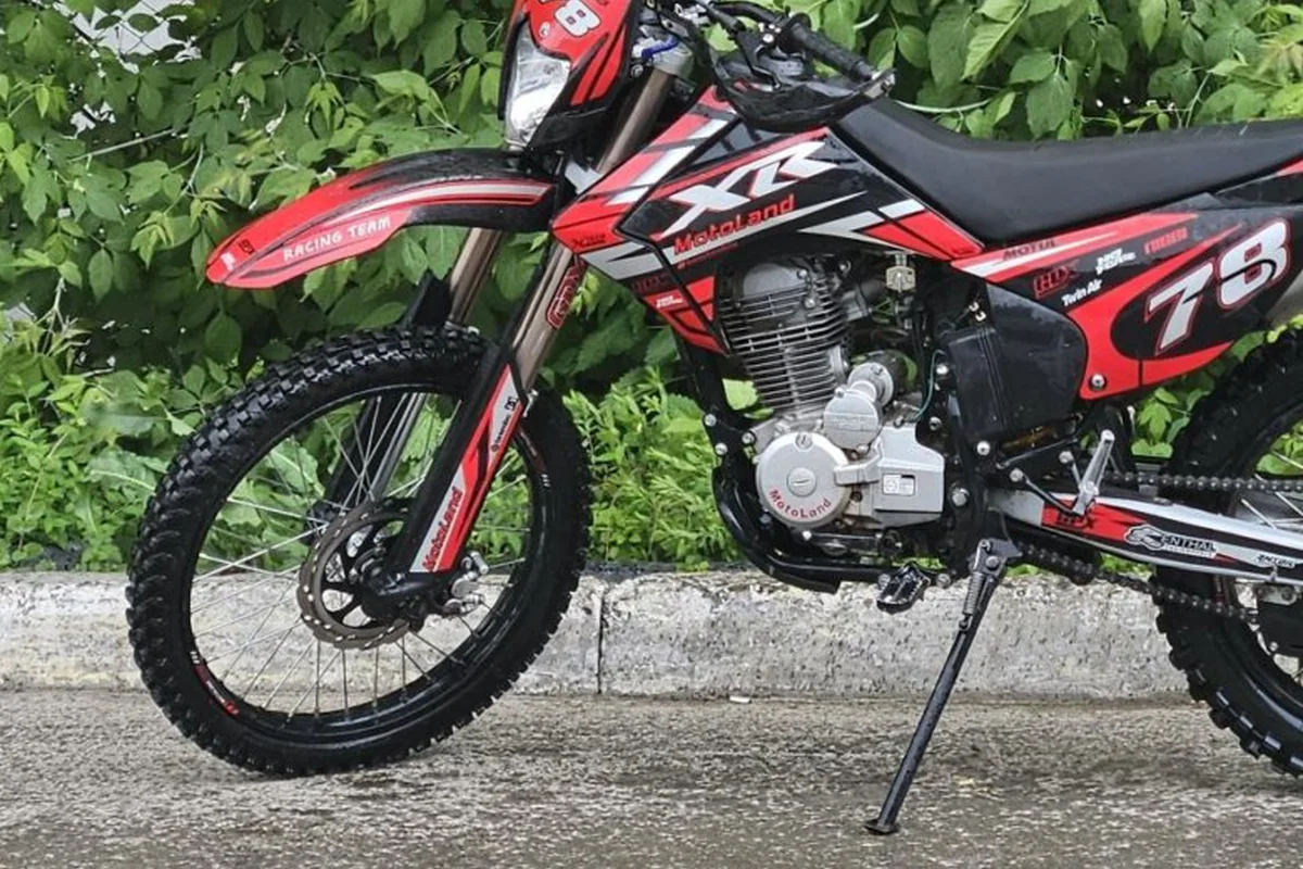 MotoLand XR250 Lite: картер двигателя и коробки передач мотоцикла