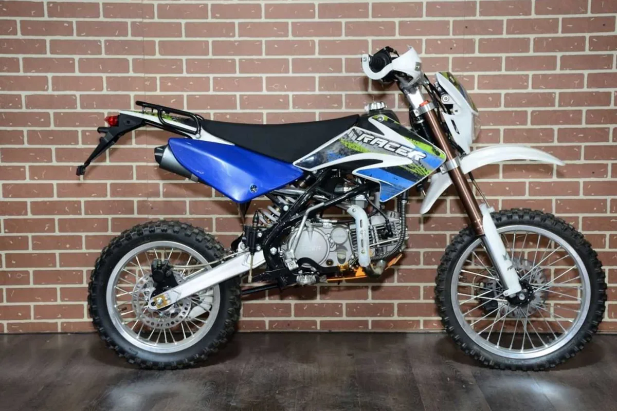 Racer RC160-PH PRO: двигатель и зона установки карбюратора